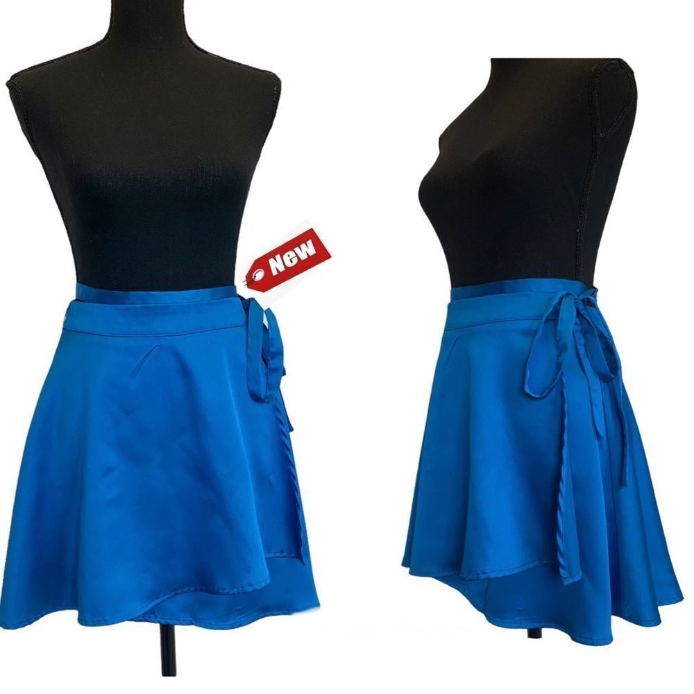𝅺FOREVER 21 blue Satin Effect wrap mini skater circle skirt Sz M NWT